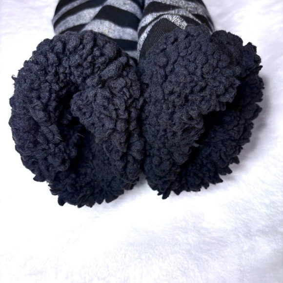 Disney’s Nightmare Before Christmas Jack Skellington Fuzzy Slipper Socks New - Picture 6 of 7